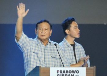 Pengamat memperkirakan ekonomi Indonesia mampu tumbuh di kisaran 5 persen di bawah Prabowo Subianto-Gibran Rakabuming yang melanjutkan kebijakan Jokowi. (AP/Vincent Thian).