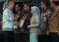 Penjabat Bupati Lembata Terima Penghargaan dari Kementerian Perindustrian