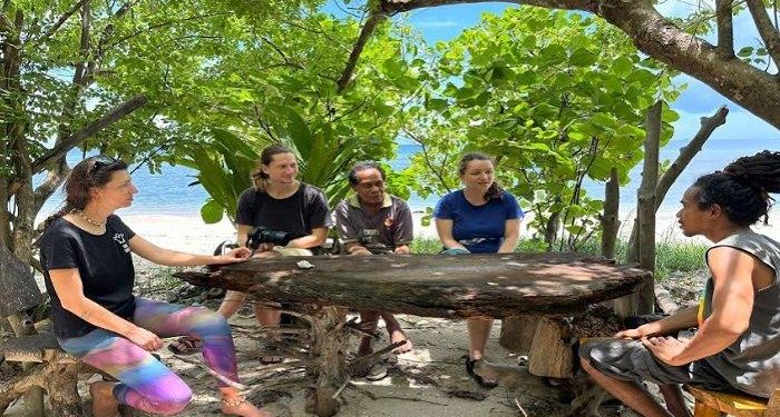 Relawan Penyu dari Republik Ceko Kunjungi Lokasi Penetasan Penyu di Nilanapo Lembata