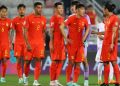 Kapten timnas China, Zhang Linpeng menangis lalu memutuskan pensiun setelah timnya ditahan imbang Singapura 2-2 di Kualifikasi Piala Dunia 2026. Ilustrasi timnas China. (REUTERS/IBRAHEEM AL OMARI)