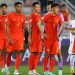 Kapten timnas China, Zhang Linpeng menangis lalu memutuskan pensiun setelah timnya ditahan imbang Singapura 2-2 di Kualifikasi Piala Dunia 2026. Ilustrasi timnas China. (REUTERS/IBRAHEEM AL OMARI)