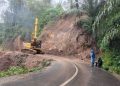 Salah satu titik longsor di Kecamatan Nagawutun yang telah berhasil dibersihkan setelah Pemda Lembata mengerahkan alat berat turun ke lokasi longsor, Rabu, 3 April 2024.