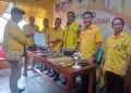 Sekretaris DPD II Partai Golkar Petrus Bala Wukak saat mendaftar dan diterima Tim 5 bersama jajaran pengurus Golkar Lembata, Jumat, 19 April 2024.