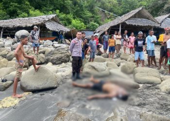 Warga Desa Lamalera A, Kecamatan Wulandoni yang ditemukan meninggal saat berenang di Pantai Lamalera, Kamis, 4 April 2024.