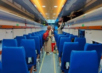 Ilustrasi kereta api gaya baru.