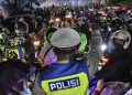 Ilustrasi. Polisi sedang mengatur arus lalu lintas pemudik. Foto Dokumen CCNIndonesia.