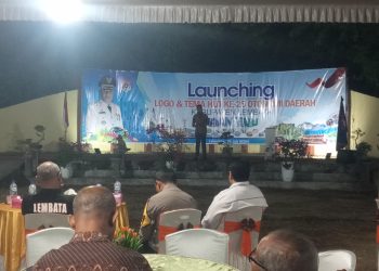 Ketua DPRD Lembata Petrus Gero menyampaikan sambutan pada launching logo dan tema HUT ke-25 Otonomi Daerah Kabupaten Lembata di Taman Kota Swaolsa Titen Lewoleba, Senin, 22 Juli 2024.