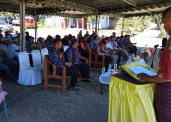 Suasana seminar budaya di Watuwawer sebelum diterjang angin kencang.