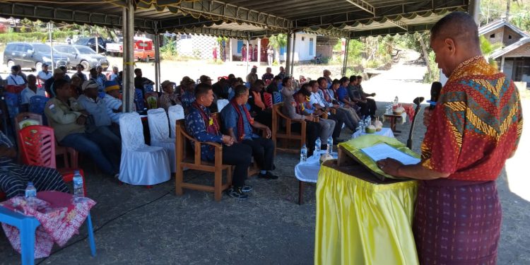 Suasana seminar budaya di Watuwawer sebelum diterjang angin kencang.