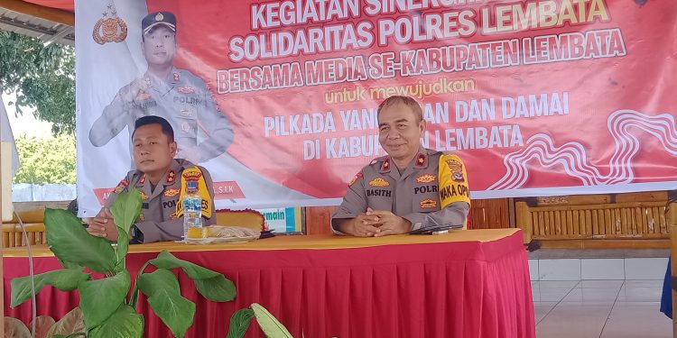 Kapolres Lembata AKBP I Gede Eka Putra Astawa didampingi Wakapolres Kompol Basith Algadri saat temu media di Polres Lembata, Kamis, 8 Agustus 2024.