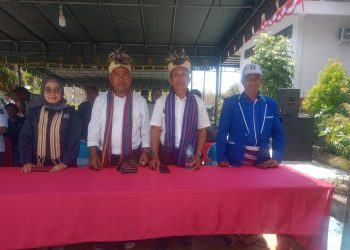 Paket Tunas didampingi pimpinan Partai NasDem dan PAN saat mendaftar di KPU Lembata, Kamis, 29 Agustus 2024.