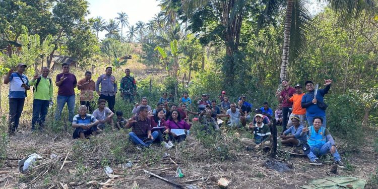 Proses identifikasi lahan dan tegakan di lokasi pembangunan PLTP Atadei