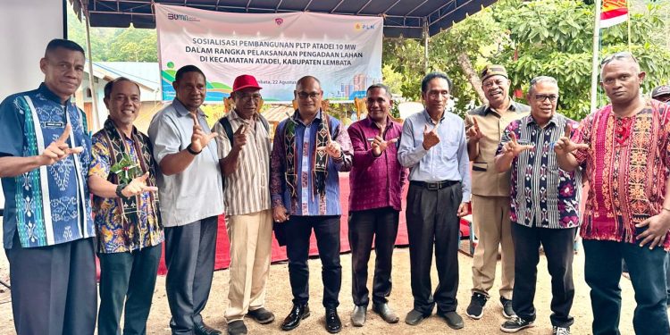 Penjabat Bupati Lembata Paskalis Ola Tapobali saat hadir dalam sosialisasi rencana pembangunan PLTP Atadei di Watuwawer, Kecamatan Atadei,