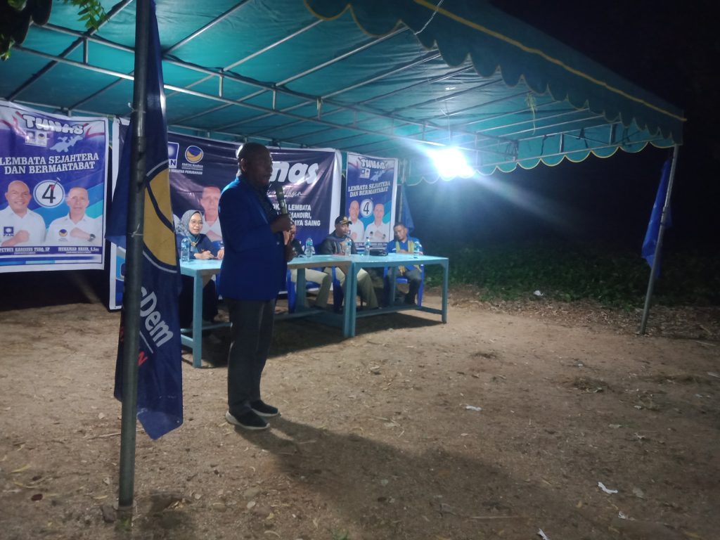 Calon Bupati Paket Tunas Kanis Tuaq saat berorasi di Desa Babokerong, Kecamatan Nagawutun, Rabu, 25 September 2024.