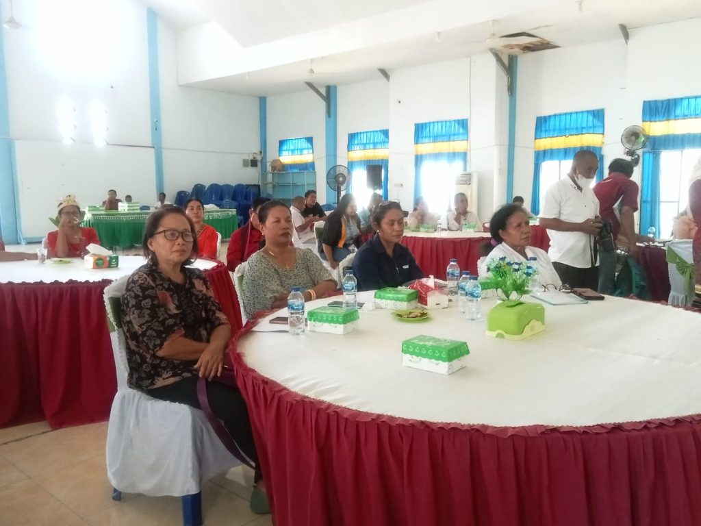 Peserta sosialisasi dan pembentukan Forum Puspa serius mengikuti kegiatan sosialisasi.