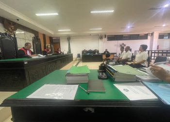 Para terdakwa kasus dugaan korupsi pengelolaan dana PEN di Pengadilan Tipikor Kupang, Selasa, 11 Februari 2025. Majelis Hakim memvonis para terdakwa 1 tahun penjara dan denda Rp50 juta.