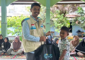 PT PLN (Persero) Unit Induk Pembangunan Nusa Tenggara (UIP Nusra) melalui Yayasan Baitul Maal (YBM) menyalurkan zakat, infak, dan sedekah (ZIS) kepada mustahik di sekitar wilayah kerja PT PLN (Persero) UIP Nusra, Senin, 24 Maret 2025.