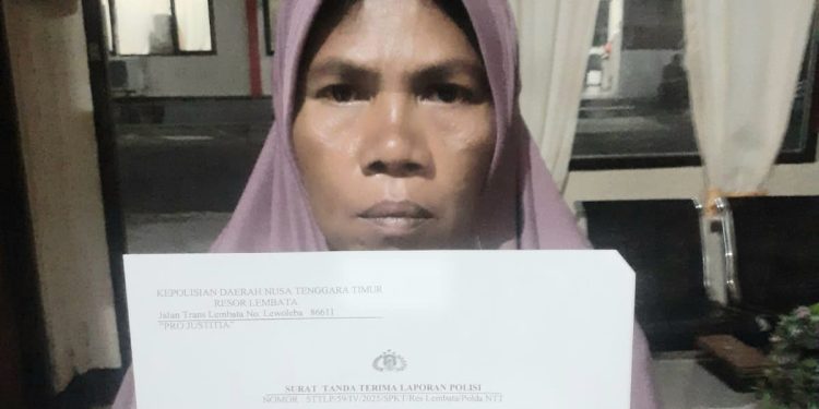 Siti Saran Jalil, seorang ibu asal Desa Normal 1 melaporkan kasus penganiayaan anak di bawah umur yang terjadi di Desa Normal 1, Kecamatan Omesuri, Jumat, 4 April 2025.