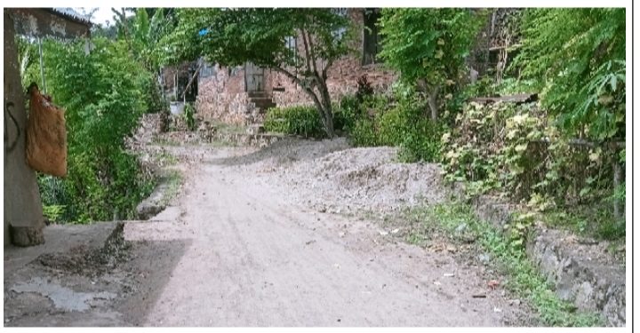 Jalan lingkar luar di Desa Roma, Kecamatan Omesuri yang dikerjakan menggunakan dana desa dan terdapat dugaan penyalahgunaan sesuai LHP Inspektorat Kabupaten Lembata.