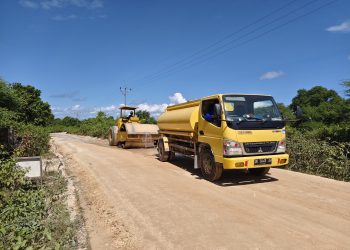 PT PLN (Persero) melalui Unit Pelaksana Proyek (UPP) Nusra 3 Timor membangun akses jalan aspal hotmix sepanjang 6 Km menuju lokasi wisata Pantai Air Cina, Kabupaten Kupang, Nusa Tenggara Timur (NTT) untuk mendukung pembangunan PLTU Timor 1.