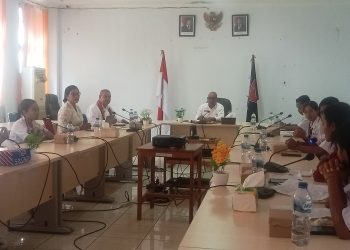 Forum Anak Lembata saat berdialog dengan Bupati Lembata saat audiensi di ruang rapat Bupati Lembata, Jumat, 2 Mei 2025.