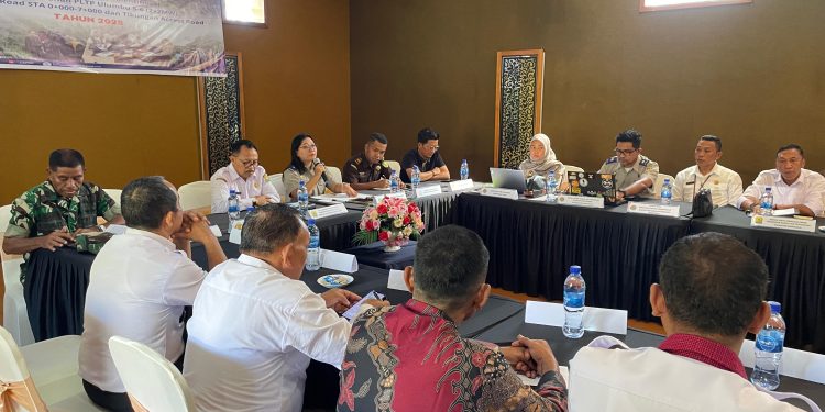 PT PLN UIP Nusra dan tim menyampaikan progres pengadaan tanah pada jalan akses (Access Road) STA 0+000 hingga STA 7+200 dan tikungan jalan yang melintasi Desa Wewo dan Desa Ponggeok, Kecamatan Satar Mese, untuk mendukung pembangunan Pembangkit Listrik Tenaga Panas Bumi (PLTP) Ulumbu Unit 5-6 (2x20 MW).