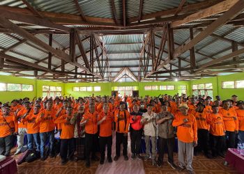 Para peserta pelatihan evakuasi kedaruratan mengikuti kegiatan pelatihan di Desa Jontona, Kecamatan Ile Ape Timur, Kabupaten Lembata, Kamis, 19 Juni 2025.