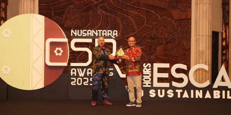 PT PLN (Persero) UIP Nusra meraih penghargaan predikat Platinum SDGs kategori Air Bersih dan Sanitasi Layak untuk program bertajuk "Dari Lereng ke Ladang dan Puskesmas: Cerita Air Bersih dari Poco Leok".