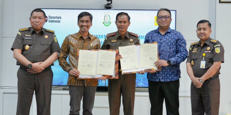 PT PLN (Persero) UIP Nusra menandatangani Nota Kesepahaman (MoU) dengan Kejaksaan Tinggi Nusa Tenggara Barat (NTB) serta Kejaksaan Tinggi Nusa Tenggara Timur (NTT), yang berlangsung serentak pada Senin, 14 Juli 2025 di Kota Mataram dan Kupang.