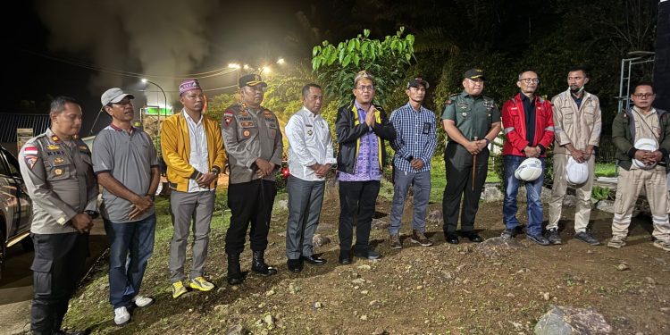 Kunjungan kerja Gubernur NTT Emanuel Melkiades Laka Lena ke Pembangkit Listrik Tenaga Panas Bumi (PLTP) Ulumbu eksisting di Desa Wewo, Kecamatan Satar Mese, Kabupaten Manggarai, Rabu, 16 Juli 2025 dan berkesempatan berdialoq dengan warga.