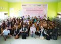 PT PLN (Persero) UIP Nusra bersama komunitas We Safe NTB, melangsungkan program TJSL di SDN 2 Padak Guar, Kecamatan Sambelia, Lombok Timur, Rabu, 23 Juli 2025 dengan memberikan bantuan proyektor, speaker, buku paket ujian dan alat tulis.
