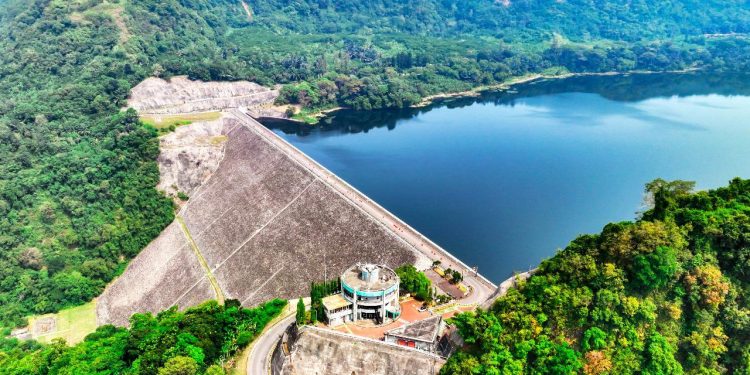 Pembangkit Listrik Tenaga Air (PLTA) Cirata berkapasitas 1.000 megawatt (MW) yang berada di Kabupaten Purwakarta dan Bandung Barat, Jawa Barat ini merupakan wujud nyata transformasi PLN dalam mendukung transisi energi nasional dan meningkatkan daya saing Indonesia di tingkat global.