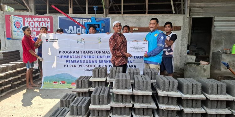 Sebanyak 50 ton FABA yang berasal dari sisa pembakaran batubara yang merupakan bahan bakar PLTU Jeranjang diolah menjadi 10.000 batako. Batako yang diolah dari FABA ini kemudian disalurkan untuk mendukung pembangunan fasilitas umum di beberapa lokasi yang berada di Lombok BaratBarat.