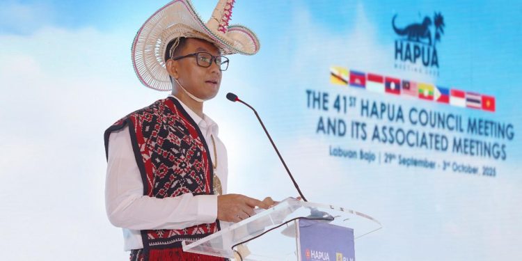 Direktur Utama PLN, Darmawan Prasodjo menyampaikan bahwa Indonesia memiliki potensi energi baru terbarukan (EBT) yang sangat besar, namun dalam pengembangannya menghadapi tantangan _mismatch_ antara lokasi pusat EBT dengan pusat permintaan listrik. Jaringan listrik interkoneksi ASEAN menjadi salah satu solusi yang memungkinkan Indonesia berbagi energi, menyeimbangkan sistem, dan memperkuat ketahanan energi di kawasan.