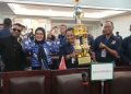 Kebahagiaan Kelompok NTT 5 Flores Timur, Alor, Lembata saat menerima piala sebagai kelompok terbaik dalam pembuatan program dan rencana aksi dalam Laga Perubahan Partai NasDem, Minggu, 12 Oktober 2025.