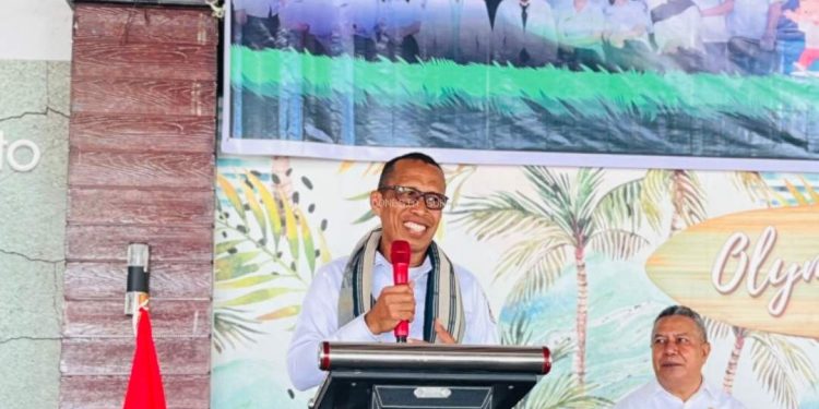 Wakil Bupati Lembata Muhamad Nasir menyampaikan sambutan dan membuka kegiatan evaluasi penanganan stunting di Ballroom Olimpic, Lewoleba, Rabu, 26 November 2025.