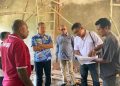Wabup Muhamad Nasir didampingi Kepala Dinas Pendidikan Kabupaten Lembata Wenseslaus Ose, serta Kepala Bidang Teknis PUPR, Petrus P. Koli meninjau proyek revitalisasi sekolah yang dibiayai dari APBN.