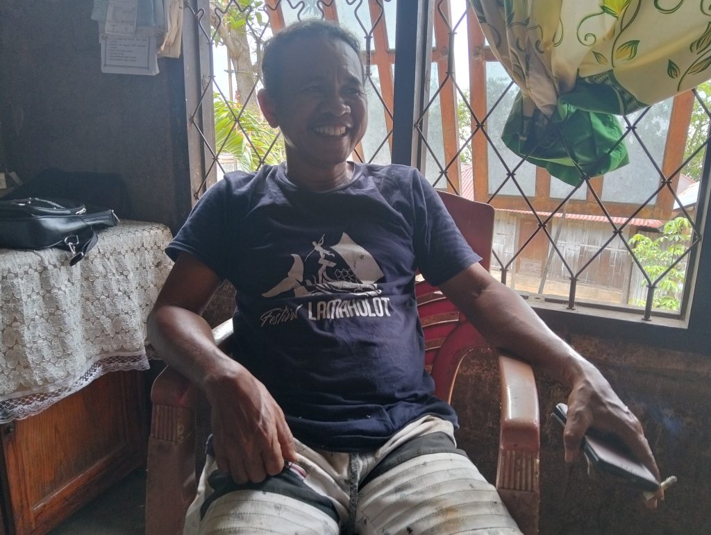 Emanuel Ledo, Kepala Desa Leuwayan.