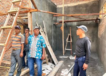 Pada Minggu, 30 November 2025, Wabup Muhamad Nasir bersama tim gabungan dari Dinas Pendidikan, Inspektorat, Dinas PUPR, dan perwakilan Kecamatan, menyasar tiga sekolah di wilayah terpencil, yakni SDI Waipei di Desa Ilekimok, Kecamatan Atadei, serta SDN Alap Atadei dan SDI Posiwatu di Kecamatan Wulandoni.