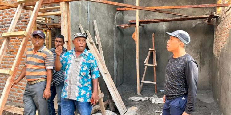 Pada Minggu, 30 November 2025, Wabup Muhamad Nasir bersama tim gabungan dari Dinas Pendidikan, Inspektorat, Dinas PUPR, dan perwakilan Kecamatan, menyasar tiga sekolah di wilayah terpencil, yakni SDI Waipei di Desa Ilekimok, Kecamatan Atadei, serta SDN Alap Atadei dan SDI Posiwatu di Kecamatan Wulandoni.