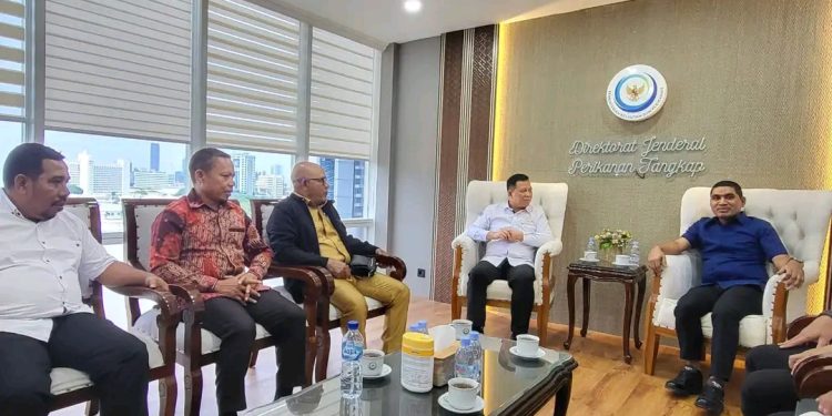 Bupati Lembata P Kanisius Tuaq dan Wakil Ketua Komisi IV DPR RI Ahmad Yohan didampingi Kadis Perikanan dan Ketua Komisi 3 DPRD Lembata Rahman Abdurahman audiensi dengan Direktorat Jenderal Perikanan Tangkap Kementerian Kelautan dan Perikanan pada Senin, 22 Desember 2025.