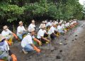 Memperingati Hari Menanam Pohon Indonesia, PT PLN iUP Nusra dan PLN Grup menanam 5.000 bibit mangrove dan 300 tanaman pesisir lainnya, di Desa Jerowaru dan Desa Sugihan, Kabupaten Lombok Timur, pada Jumat, 28 November 2025.