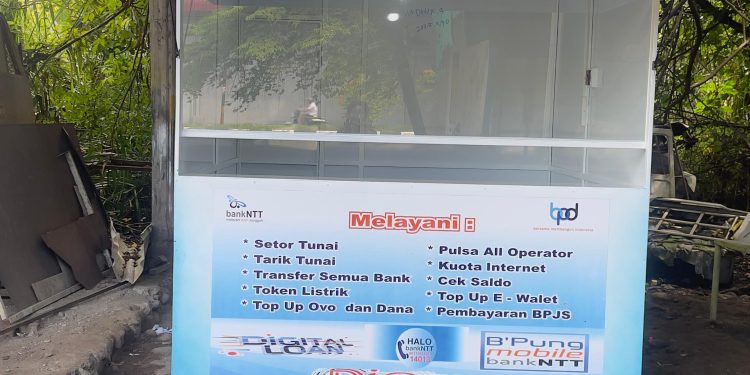 Lapak Laku Pandai yang disiapkan Bank NTT Cabang Lewoleba dan akan ditempatkan di Lamalera, Kecamatan Wulandoni. Lapak ini selain sebagai pusat transaksi keuangan, juga akan menjadi pusat ole-ole khas Lamalera.