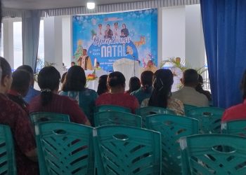 Deken Lembata Romo Philipus Sinyo dan Gomes memimpin misa Natal di Rumah Jabatan Bupati Lembata, Senin, 29 Desember 2025 bersama tujuh imam konselebran.