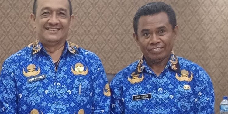 Ketua KPOTI Kota Kupang Goris Takene saat melaporkan legalitas Organisasi Kemasyarakatan KPOTI Kota Kupang kepada Sekda Kota Kupang Jefri Pelt.