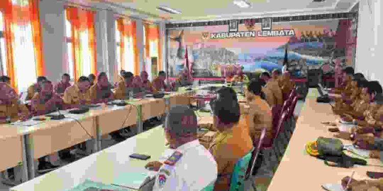 Bupati Lembata P Kanisius Tuaq memimpin rapat koordinasi perdana di awal tahun 2026.