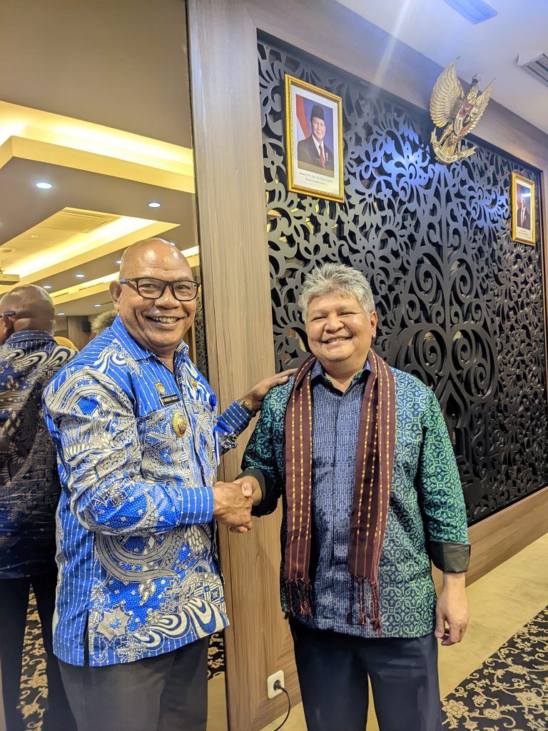 Bupati Lembata P Kanisius Tuaq bersama Deputi Bidang Koordinasi Industri, Ketenagakerjaan dan Pariwisata Kementerian Koordinasi Bidang Perekonomian RI Dida Gardera.