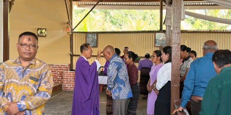 Maknai Rabu Abu, Bupati Lembata Ajak Umat Bertobat dari Hati dan Perkuat Ekonomi Keluarga