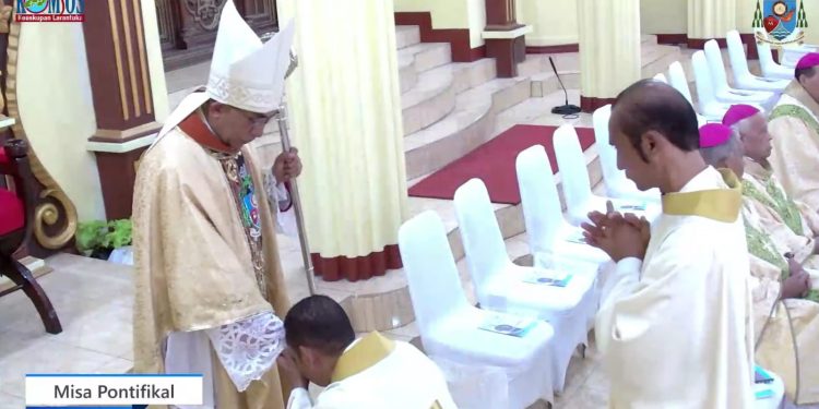 Mengenal Lebih Dekat Mgr Hans Monteiro, Uskup Larantuka