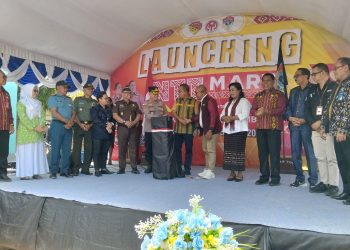 Gubernur NTT Emanuel Melkiades Laka Lena saat melaunching NTT Mart by Dekranasda Lembata, Kamis, 5 Februari 2026. Ia didampingi Bupati Lembata P Kanisius Tuaq, Ketua TP PKK Lembata Ursula S Bayo dan Forkopimda Lembata.